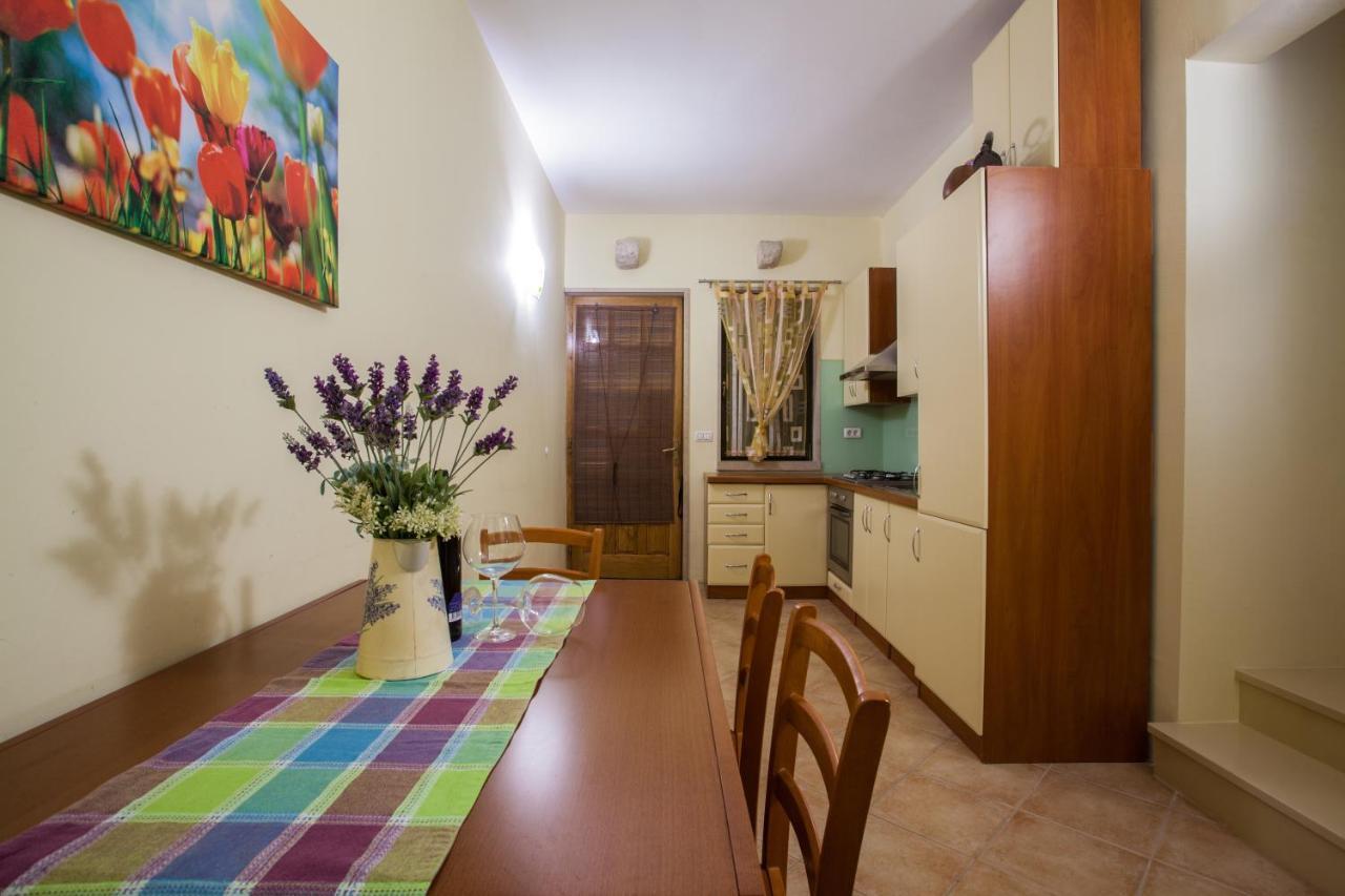 Apartments Lovic Lokva Rogoznica Esterno foto