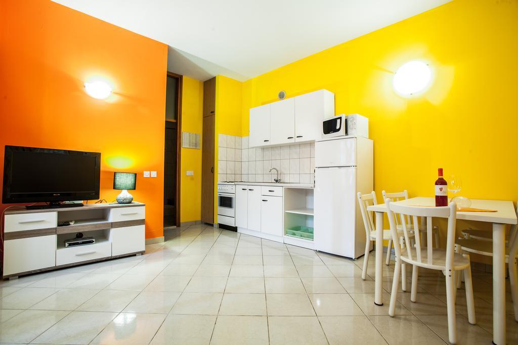 Apartments Lovic Lokva Rogoznica Esterno foto